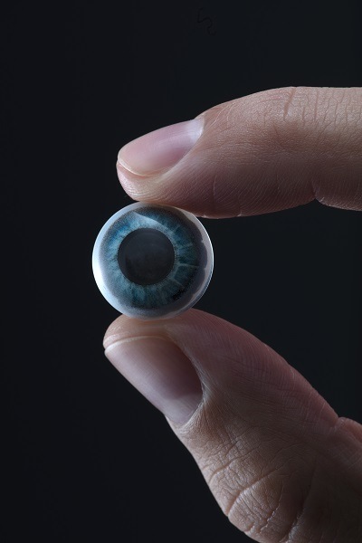 <pre>Mojo Vision Разработка интеллектуальных контактных линз с микро светодиодом

