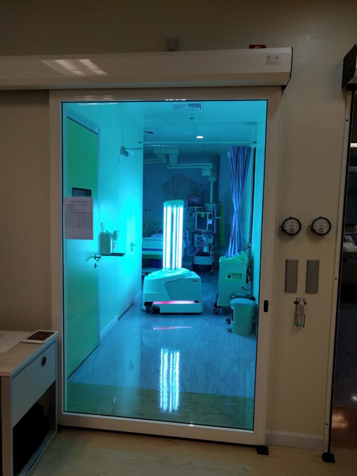 <pre>Китай покупает роботов с ультрафиолетовым излучением для борьбы с коронавирусом
