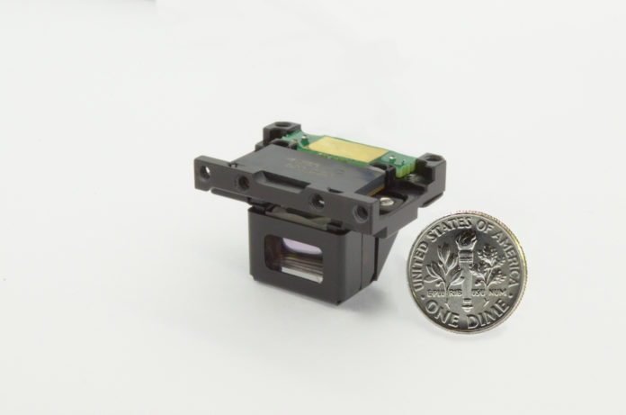 <pre>Compound Photonics выпускает самый маленький в мире оптический движок для смарт-очков Micro LED
