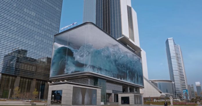 <pre>Изогнутый светодиодный экран приносит разбивающиеся волны в Сеул
