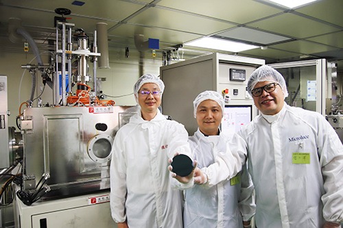 <pre>Исследовательская группа из Тайваня разрабатывает технологию низкотемпературных GaN-пластин для снижения стоимости производства микро-светодиодов
