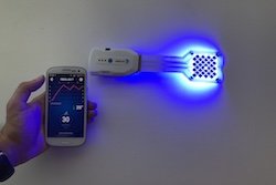 <pre>LED-повязка использует синий свет для лечения хронических ран
