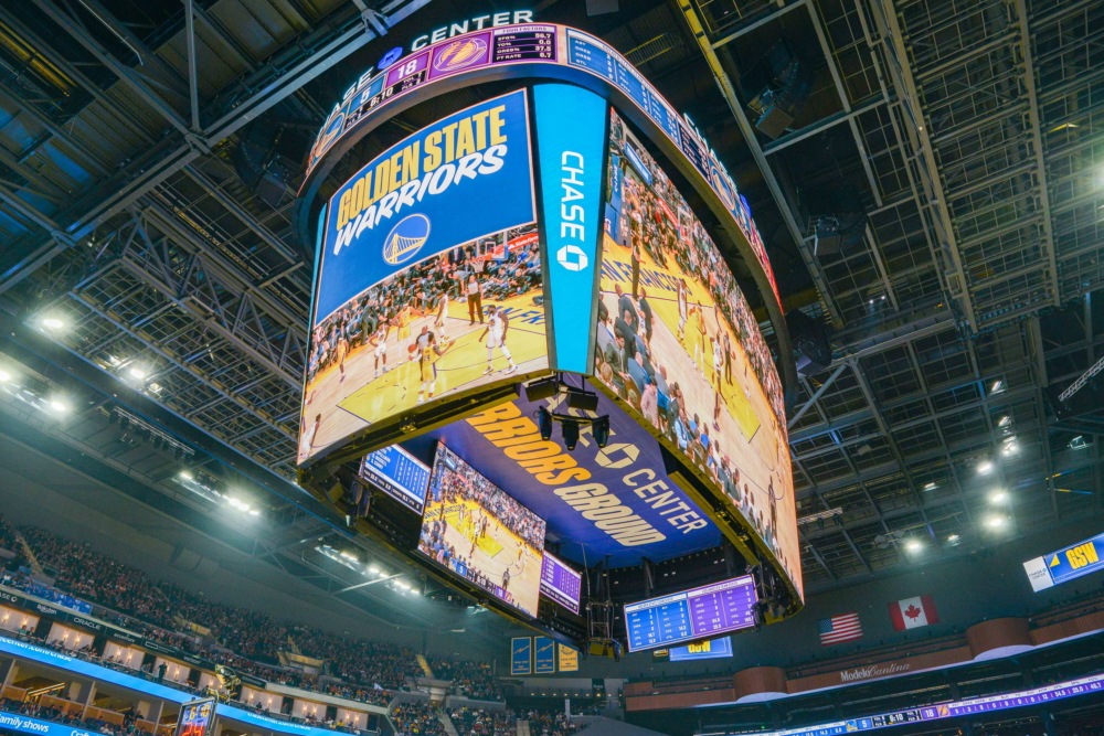 <pre>Светодиодный дисплей Samsung стал крупнейшим табло NBA Centerhung в Чейз-центре игр воинов Голден Стэйт
